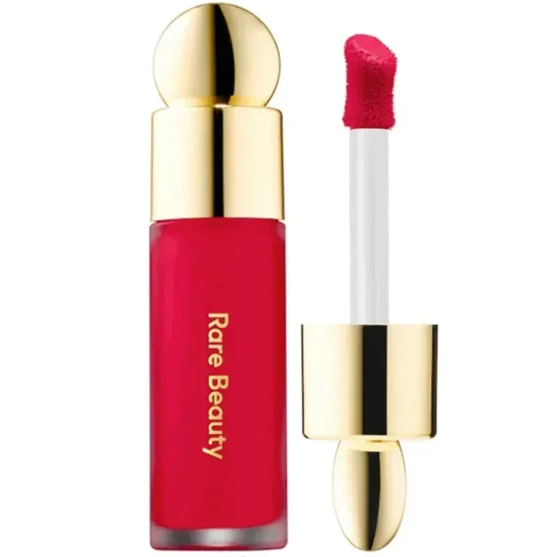 Coffret maquillage tendance 2025 : rouge à lèvres, coque de téléphone,