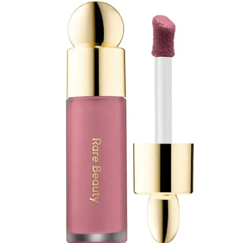 Coffret maquillage tendance 2025 : rouge à lèvres, coque de téléphone,